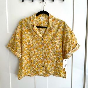 🌼 NWT Billabong Yellow floral button down Top